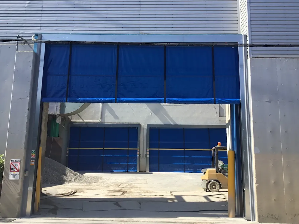 産業廃棄物処理場のシートシャッター